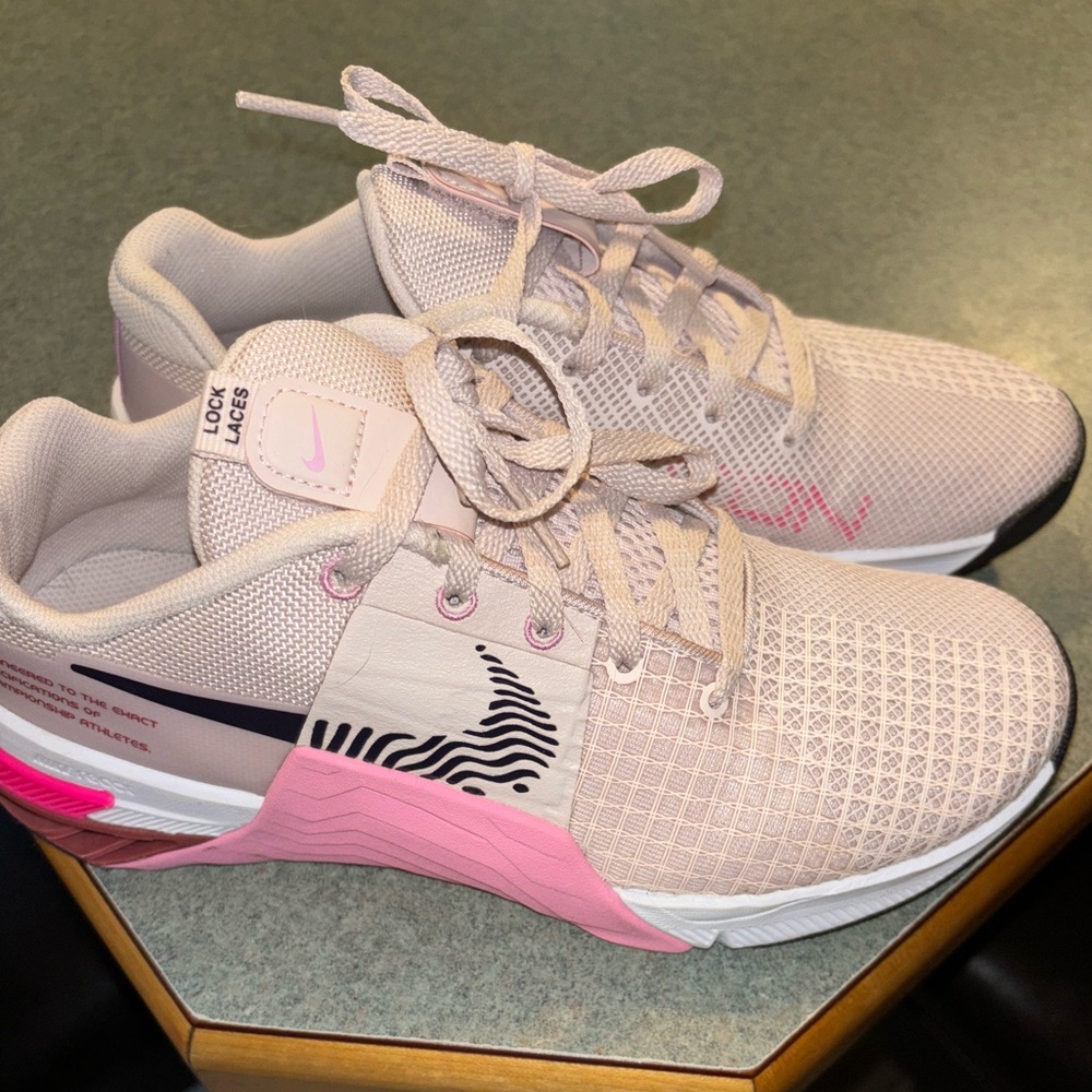Nike Hyperlift sneakers never worn bought for me by my ex boyfriend